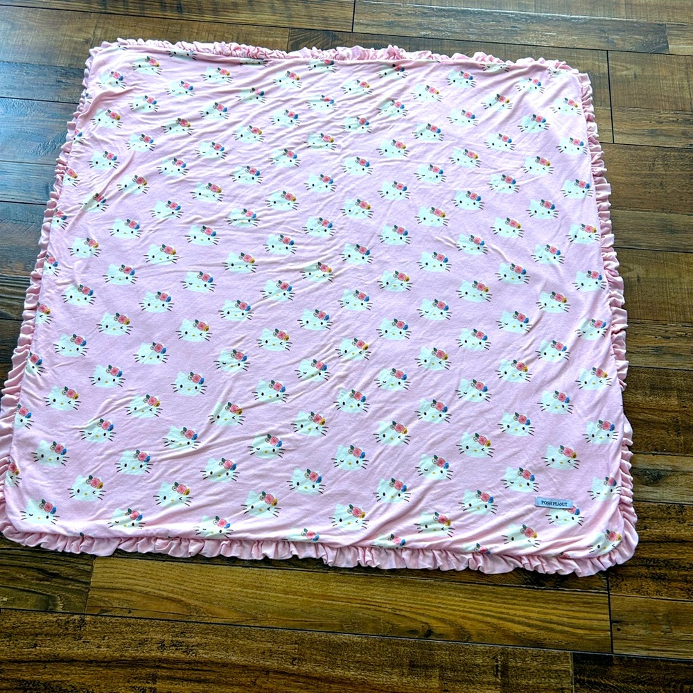 Posh peanut Hello kitty blanket